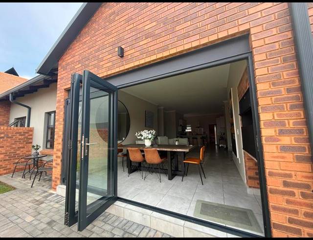 3 BEDROOM HOUSE FOR SALE IN SIX FOUNTAINS